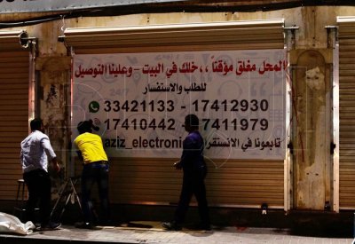 بالصور: "شترات" محلات سوق واقف تنام لأسبوعين