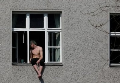 وزير بولاية ألمانية ينتحر.. ظل الفيروس خنقه!
