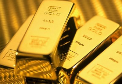 الذهب يتراجع مع صعود الدولار والبلاتين يستعد لأكبر خسارة فصلية منذ 2008