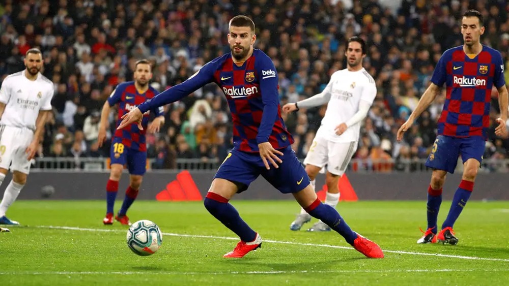 بيكيه: برشلونة فرط بالفوز على "أسوأ" نسخة لريال مدريد