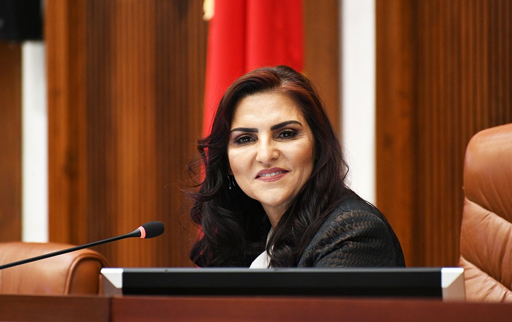 رمزي تسأل وزير المالية عن عدم استفادة الزوجة من التأمين الاجتماعي عند عملها بمؤسسة لزوجها