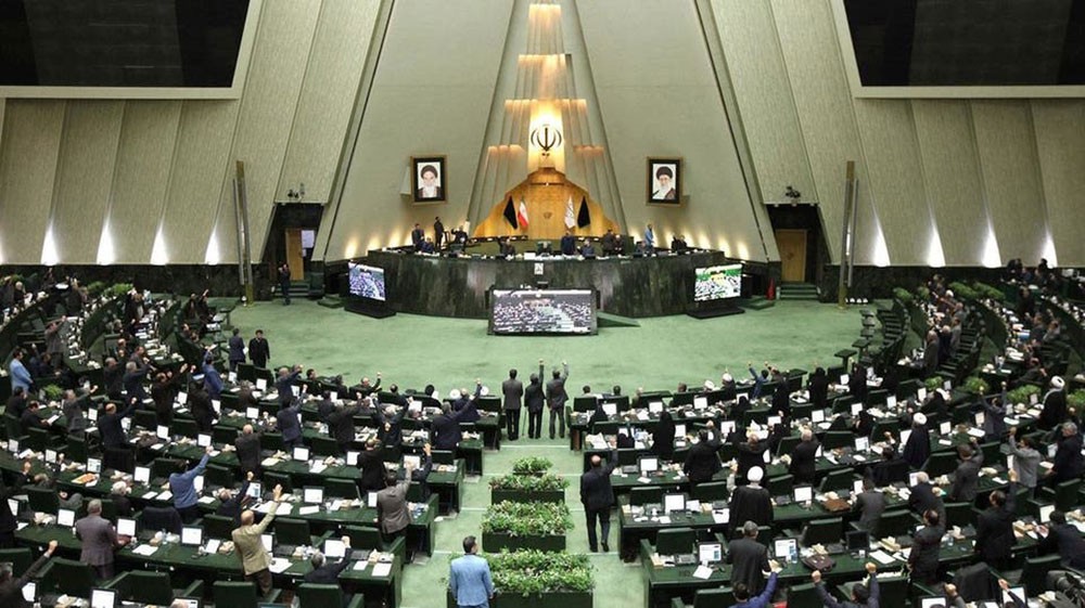 كورونا يتفشى في برلمان إيران.. إصابة 23 نائباً