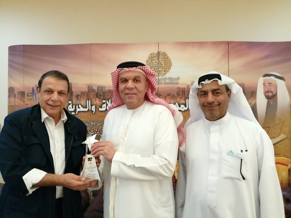 مسرح أوال يكرم الكاتب الإماراتي إسماعيل عبدالله