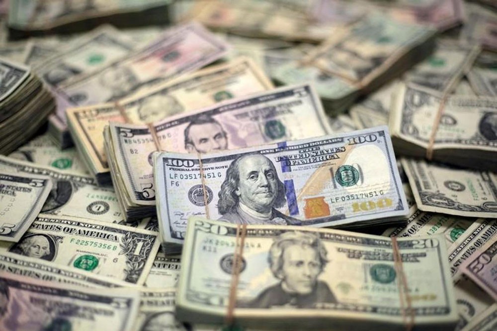 الدولار يتراجع في ظل تزايد القلق بعد خفض الفدرالي للفائدة