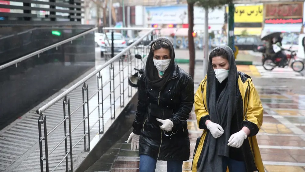 صحيفة أميركية: إيران مسؤولة عن نقل كورونا لدول الجوار