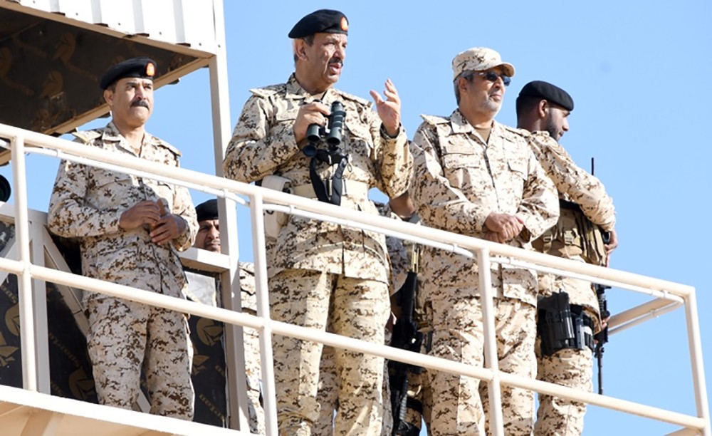 القائد العام يقوم بزيارة تفقدية إلى إحدى وحدات قوة دفاع البحرين بالمنطقة الجنوبية