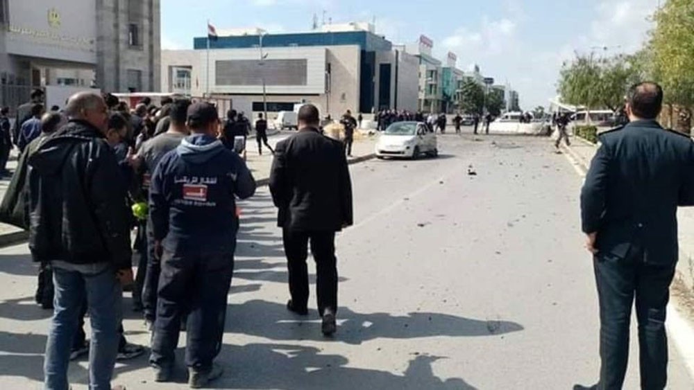 تونس.. إرهابي يفجر نفسه قرب السفارة الأميركية