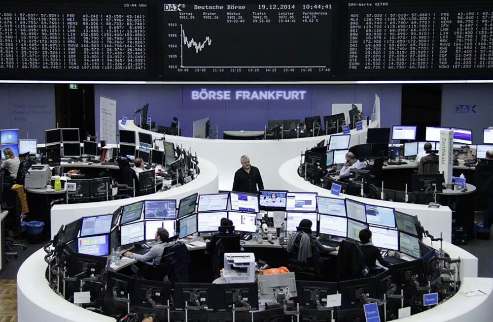 أسهم أوروبا تتراجع مع عمليات البيع الهلعي وتغلق قرب أدنى مستوى في 7 أشهر
