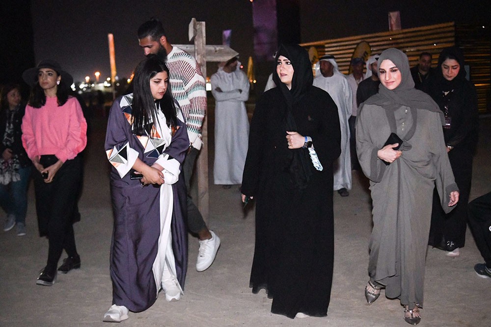 لطيفة بنت محمد تزور النسخة الأولى من "المرموم: فيلم في الصحراء"