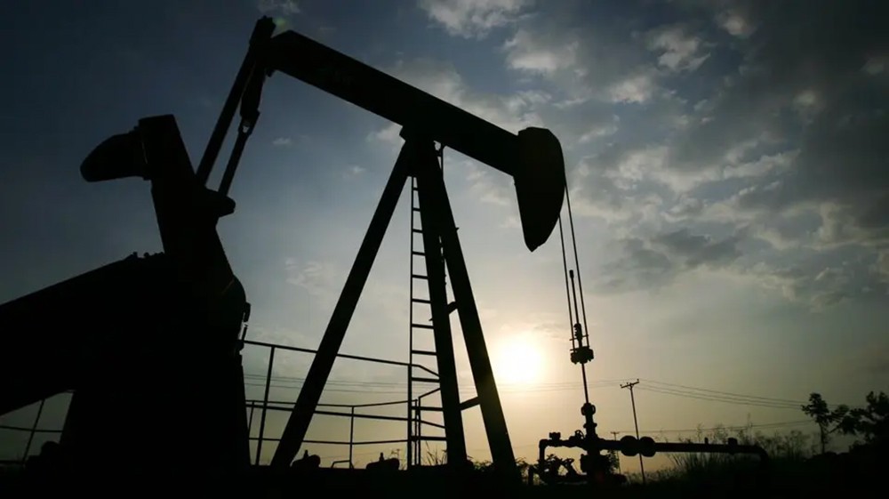 هبوط عنيف لأسعار النفط.. الخسائر تخطت 30٪؜ لـ28.8 دولار