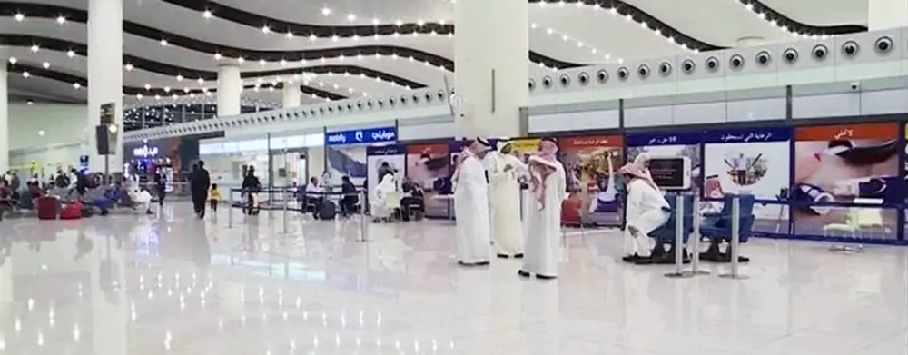 شركات طيران تستجيب لقرار السعودية وتبدأ تعليق رحلاتها للمملكة