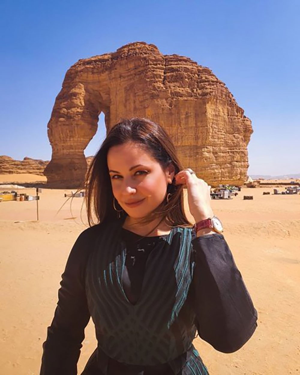 ريا أبي راشد تخطف الأنظار في العلا