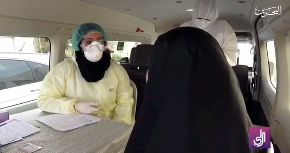 بالفيديو: الوحدات المتنقلة تفحص العائدين وتسحب عينة مخاط الأنف