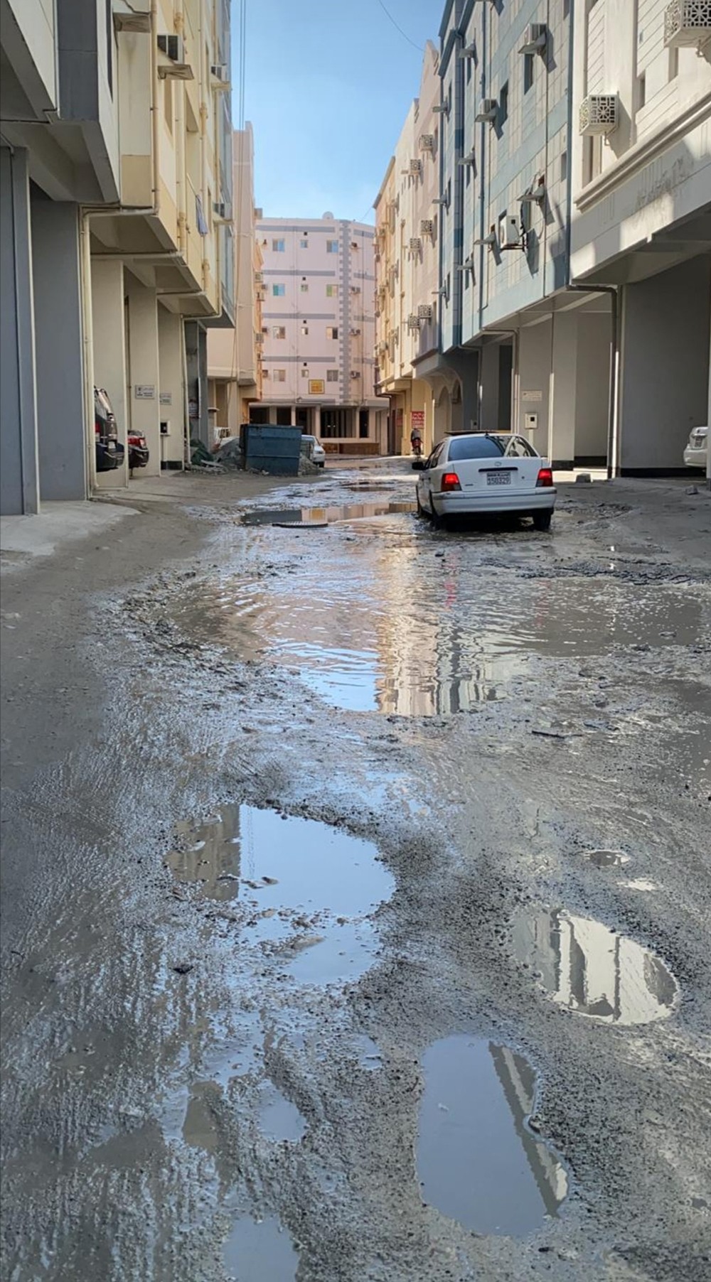 أهالي مجمع (901) يطالبون الأشغال بسرعة تطوير شارع (107) ويقولون: الوضع مُزري