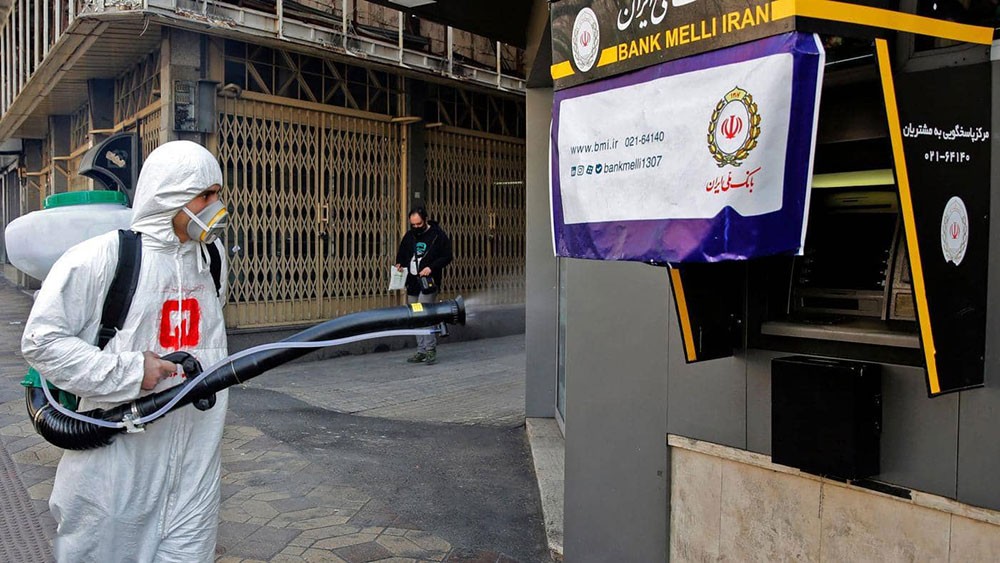 إيران تستنجد بـ"النقد الدولي" لمكافحة كورونا