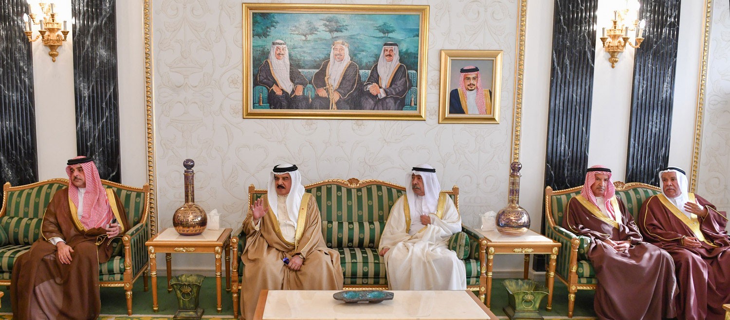 جلالة الملك يقدم التعازي في وفاة الشيخ عيسي بن راشد