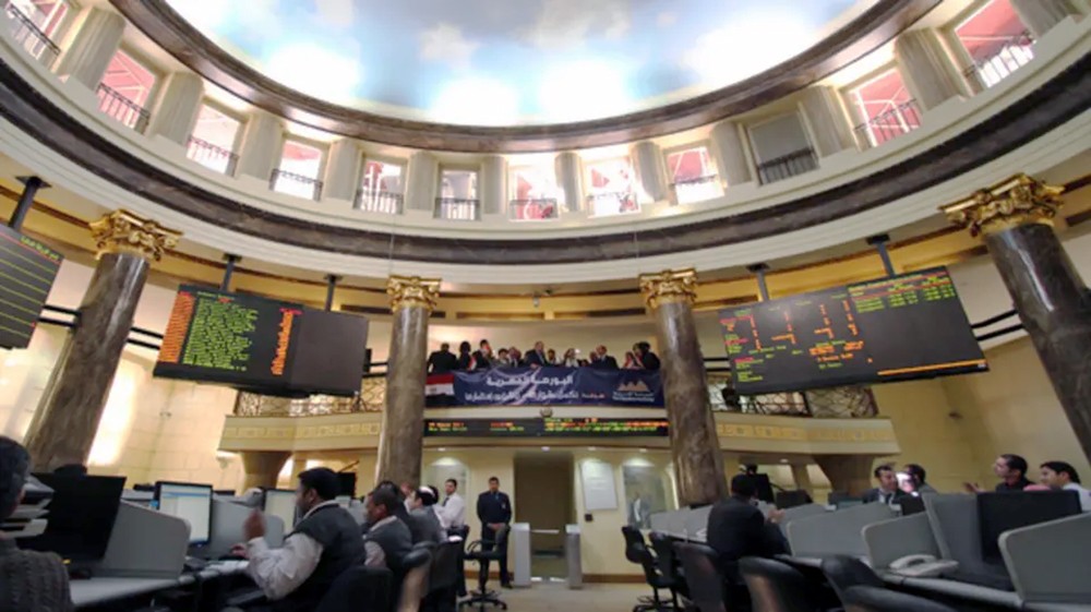 بورصة مصر تعلق التداول تحت ضغط الخسائر