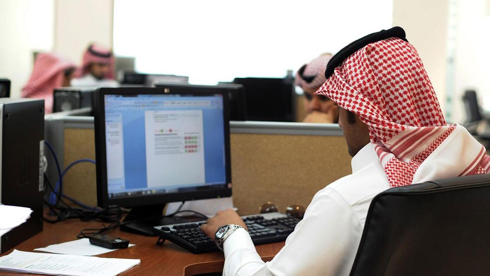 السعودية: توجيه القطاع الخاص لمنح إجازة للموظفين لمدة أسبوعين بسبب كورونا 