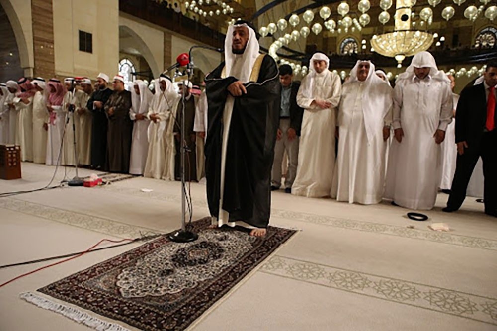 "ألا صلوا في بيوتكم" بأذان الجمعة بالبحرين غدا.. و٤ ركعات