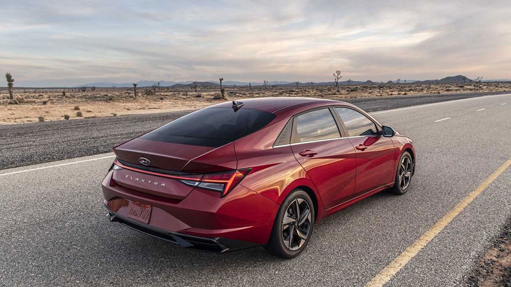 هيونداي تقدم Elantra جديدة كليا