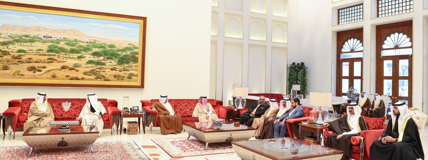 بالصور.. جلالة الملك في مقدمة مستقبلي سمو رئيس الوزراء