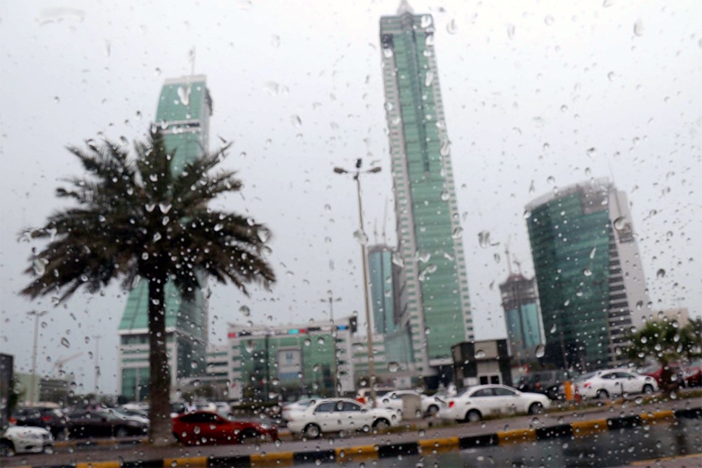 فيروس كورونا.. هل ينتقل عبر المطر؟