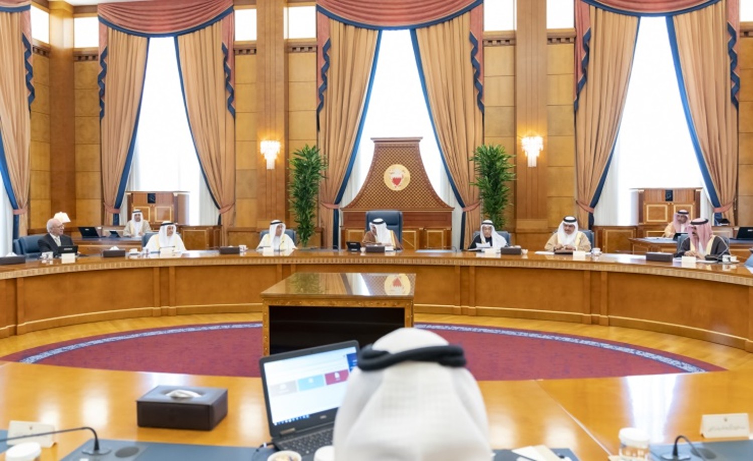 الحكومة تحيل للبرلمان قانون سداد أجور البحرينيين بالقطاع الخاص