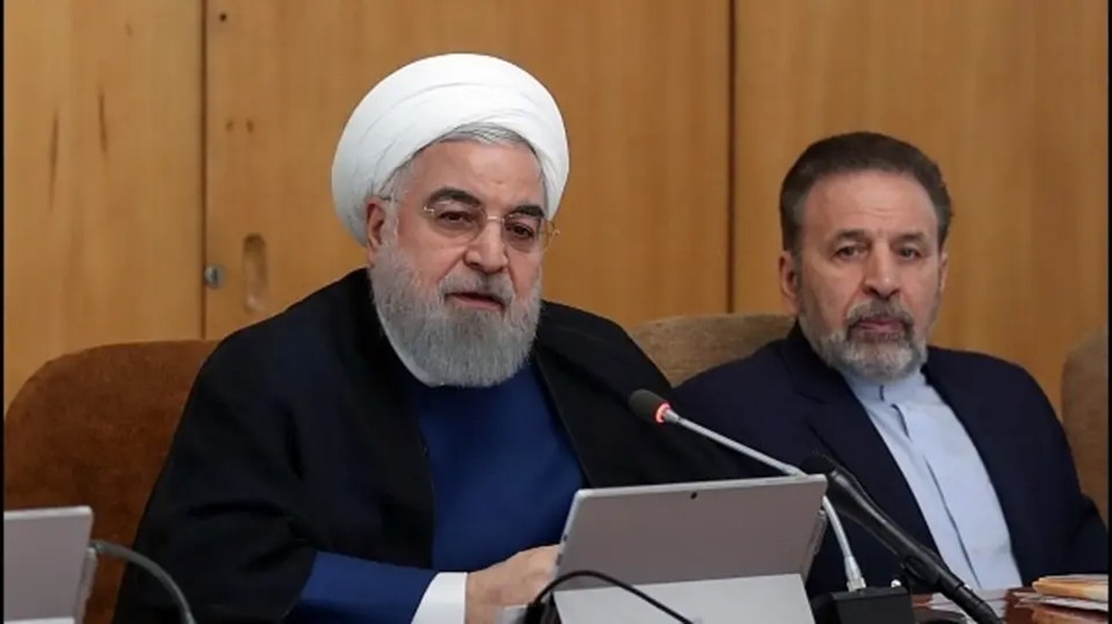 روحاني: السماح لثلث الموظفين فقط بالعمل لمواجهة كورونا