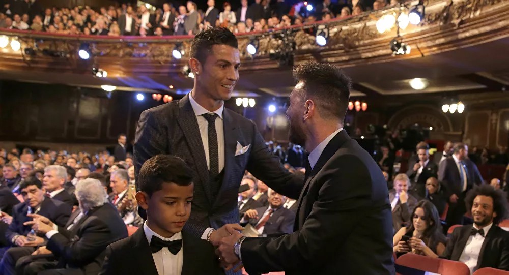 رونالدو وميسي يتنافسان في التبرع لمكافحة فيروس كورونا
