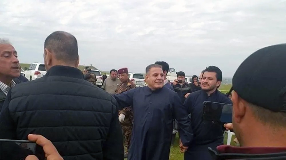 حظر تجول بالعراق.. ووزير يقيم حفلاً بزمن كورونا