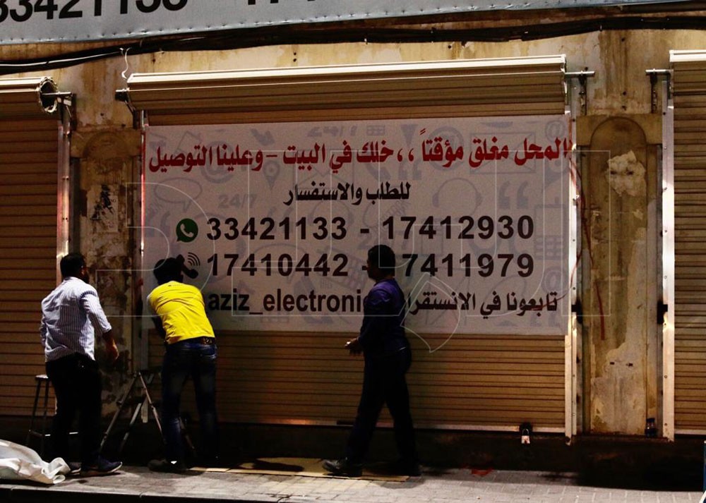 بالصور: "شترات" محلات سوق واقف تنام لأسبوعين
