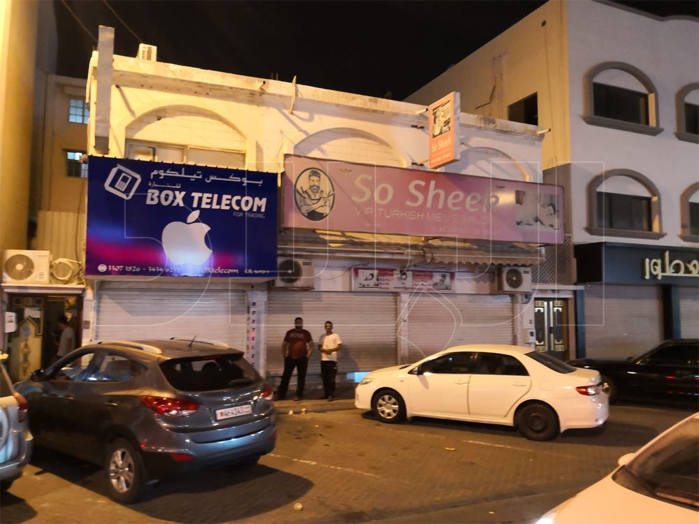 بالفيديو والصور: البوعينين: سوق الرفاع ملتزمة بإغلاق المحلات‎