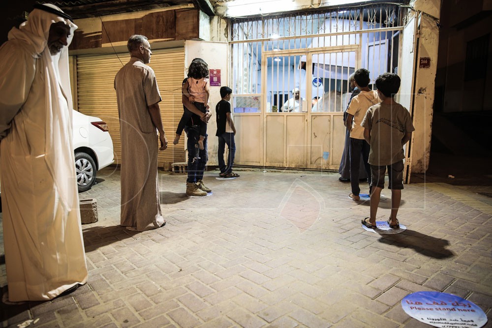 بالصور: مسافة أمان بخباز شعبي في بني جمرة