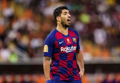 سواريز يرد على اتهام لاعبي برشلونة بالتأخر بخفض رواتبهم