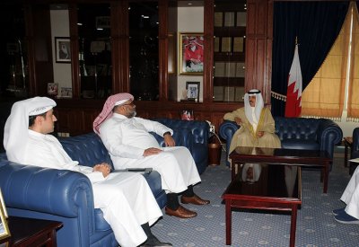 وزير التربية يستقبل وفد المدرسة الأمريكية في البحرين