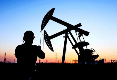 برنت يقفز أكثر من 10% عند 33 دولار للبرميل