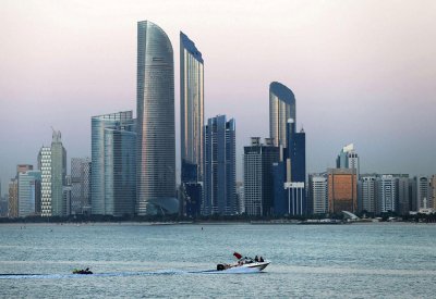 الامارات تسجل 240 إصابة جديدة من جنسيات مختلفة بفيروس كورونا وحالة وفاة