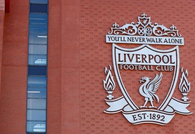  ليفربول يمنح موظفيه عطلة مدفوعة الأجر 
