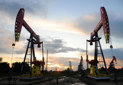 اسعار النفط تقلص الخسائر وبرنت يسجل 33.87 دولارا للبرميل