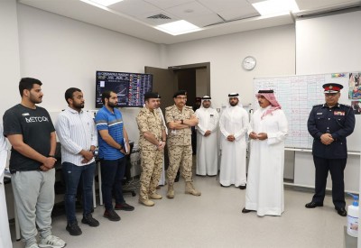 وزير الداخلية يقوم بزيارة فريق تتبع المخالطين ويشيد بجهوده المتميزة في الحد من انتشار كورونا