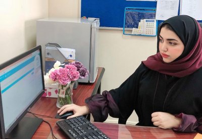 معلمات "حفصة" يتفاعلن مع طالباتهن عبر قنوات التواصل الاجتماعي