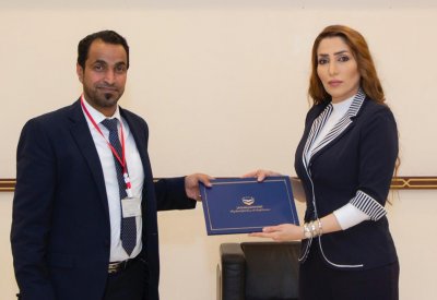 مركز الملك حمد يبحث مع نادي الشباب الرياضي تعزيز التعاون لتأهيل الشباب ضمن برنامج "الإيمان في القيادة"