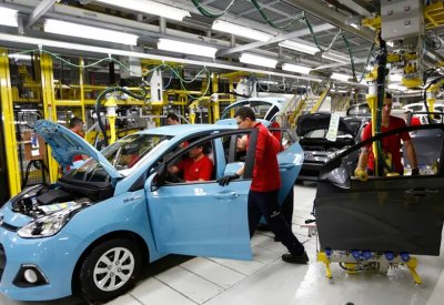 تركيا.. كورونا يهوي بصناعة السيارات 22%