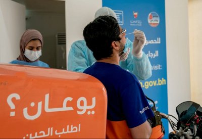 بالصور: "الصحة" تجري فحوصات لعدد من عمال "توصيل الطلبات"