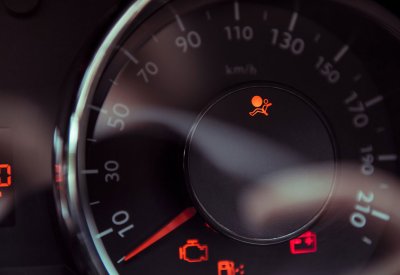 ما أسباب ظهور علامة “الإيرباج” في الطابلون؟