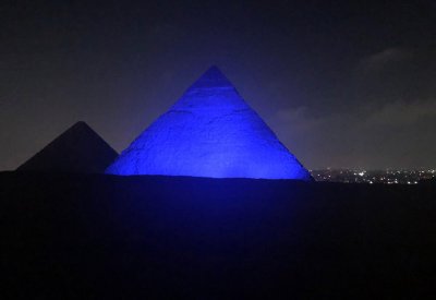 عرض أول تاريخي من الأهرامات وبث حي للعالم 