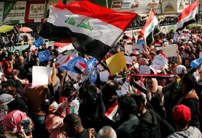 بعد فك الحظر.. احتجاجات ببغداد ورصاص مجهول يخلف إصابتين