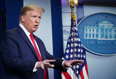 ترامب يعلق الهجرة إلى الولايات المتحدة لمدة 60 يوماً بسبب كوفيد-19 