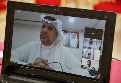 وزارة العمل تنظم ورشة عمل عن بعد لتوعية العمال بالإجراءات الوقائية لمكافحة (كوفيد-19)