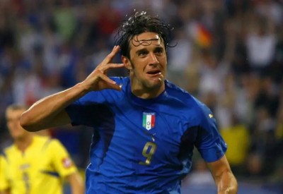 بطل كأس العالم يوزع "البيتزا" على المسعفين في إيطاليا